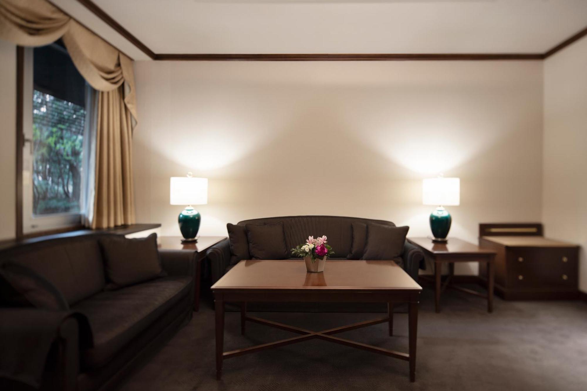 Sapporo Grand Hotel Chambre photo A living room at the hotel