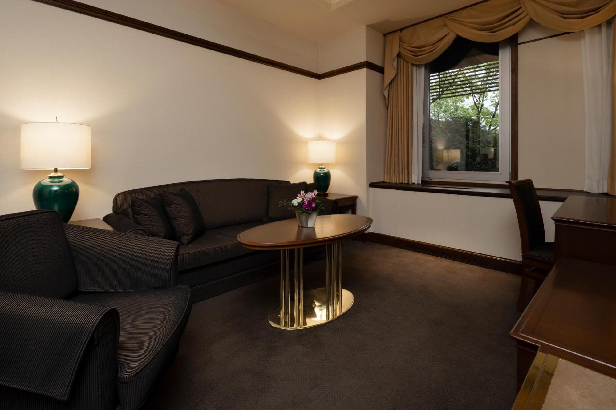 Sapporo Grand Hotel Chambre photo A living room at the hotel